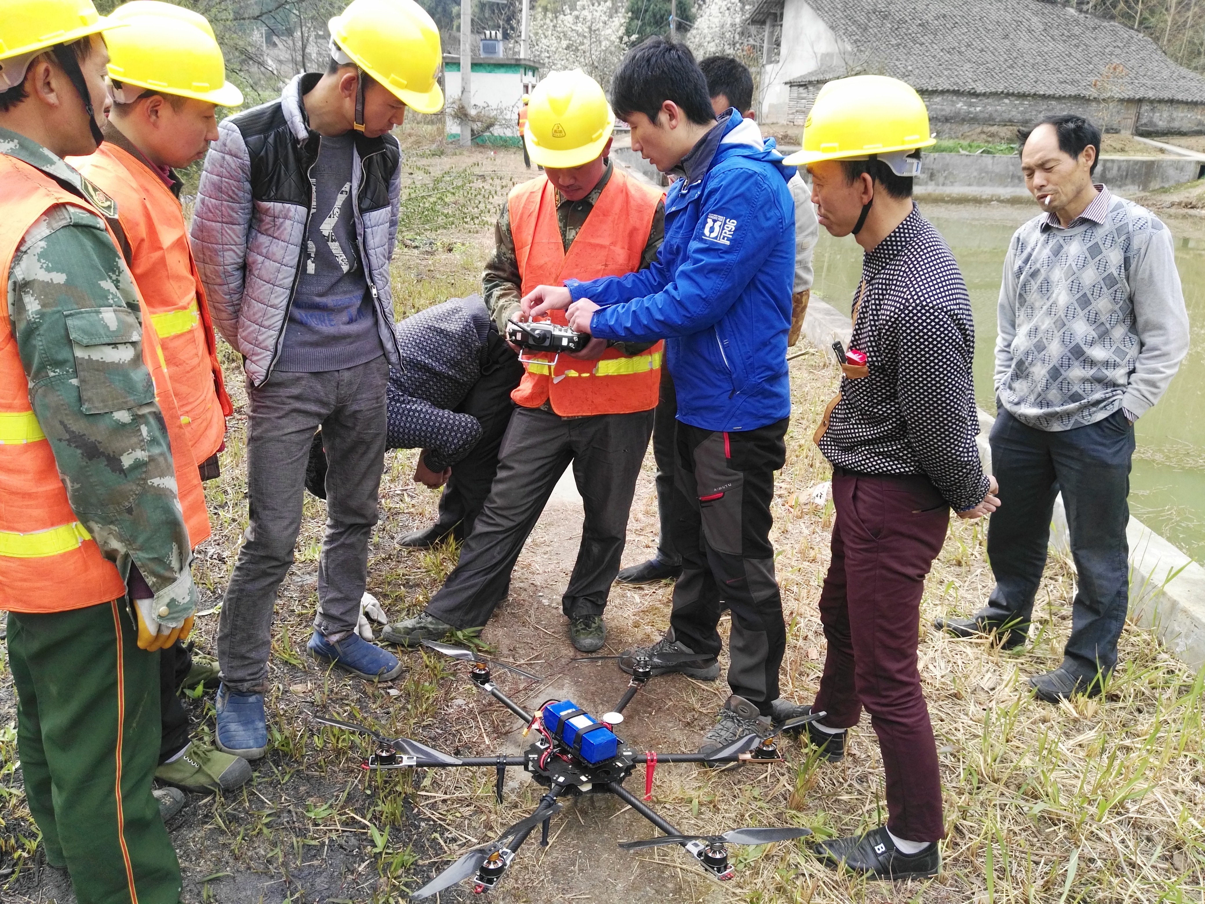 電力架線無人機(jī)