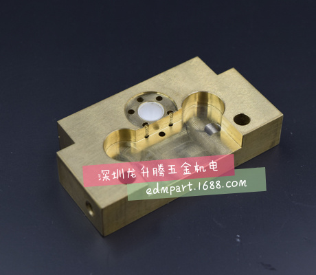 青島供應(yīng)X053C884G52三菱慢走絲下輔助黃銅板M147