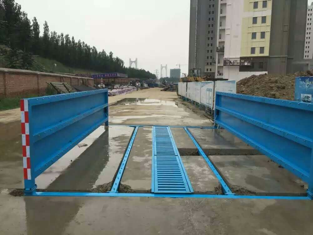 山東鑫潤xr-100T型洗輪機(jī) 工地環(huán)衛(wèi)洗車臺報價 環(huán)衛(wèi)車直銷