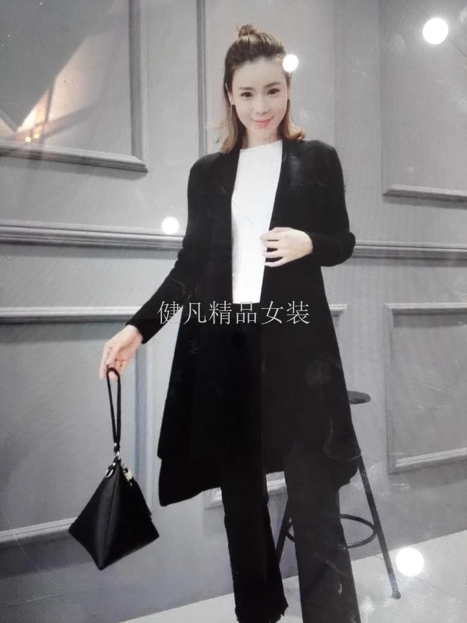 廣州健凡品牌折扣女裝*女裝店廣州品牌折扣女裝優(yōu)質(zhì)貨源冬裝羽絨服