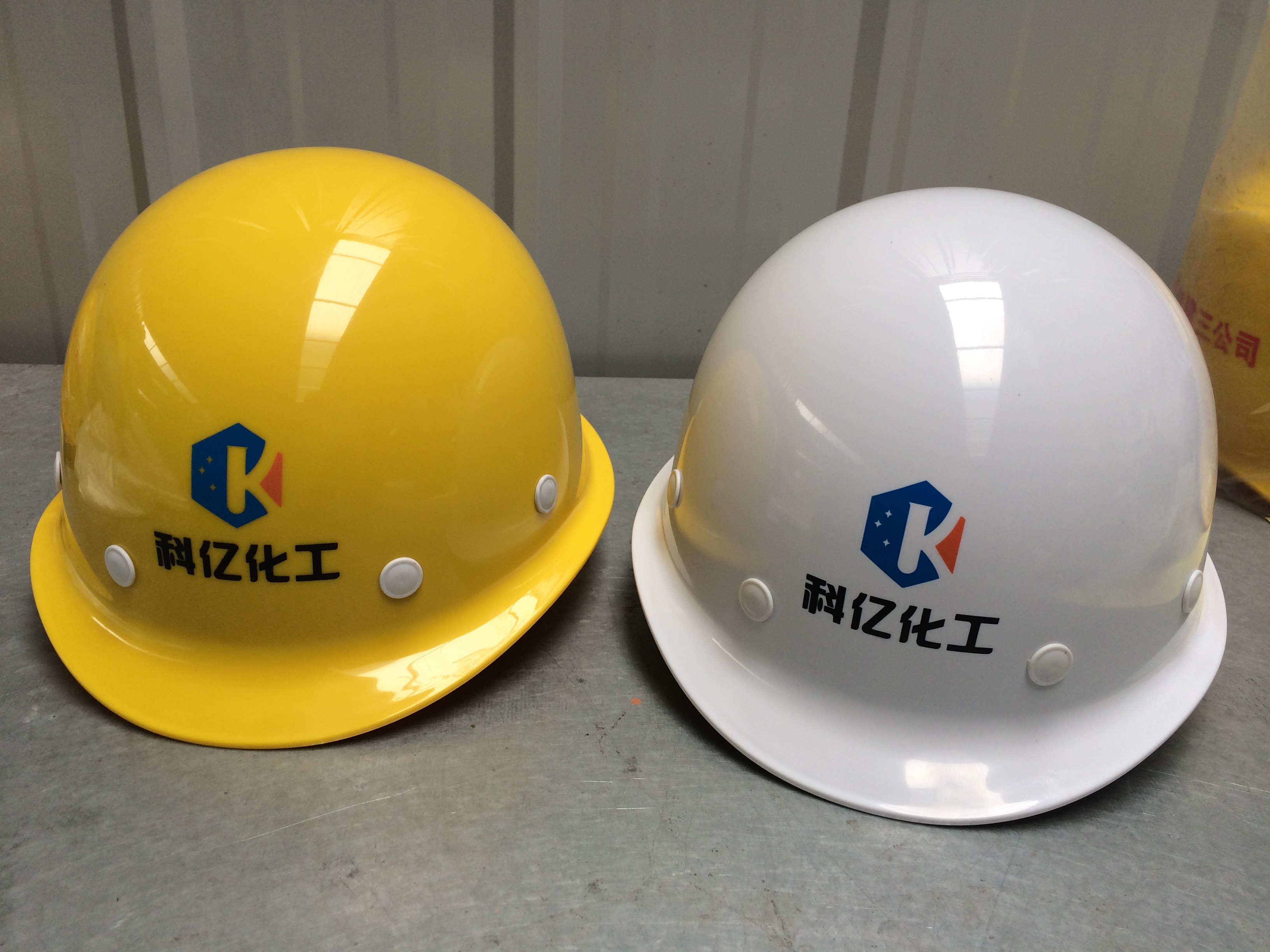 供應揚州石油化工安全帽經(jīng)典V型建筑建材ABS安全帽