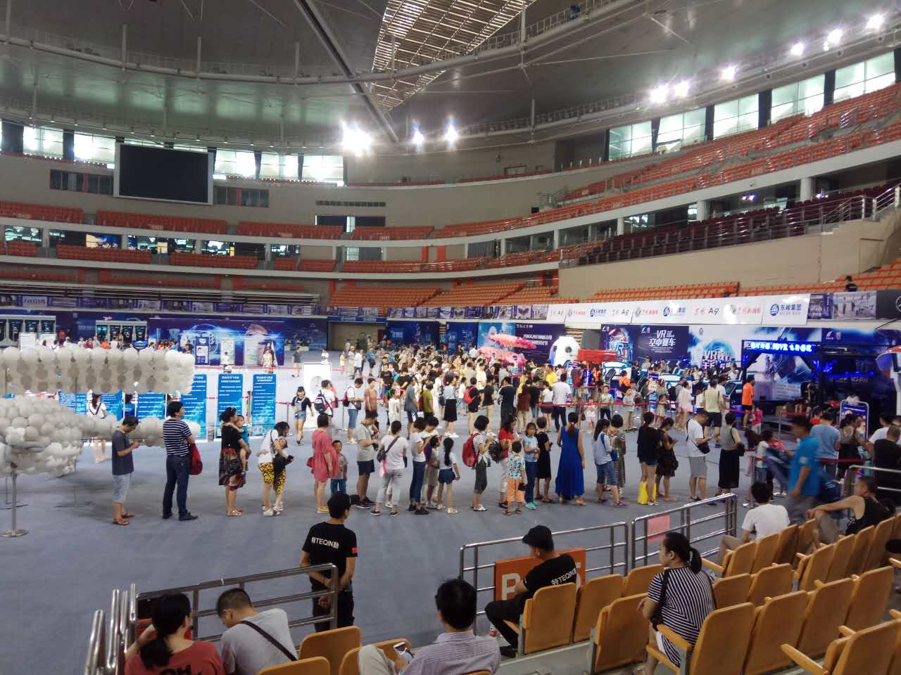 《40多款VR設(shè)備出租》滿足你各種活動(dòng)需求！讓你活動(dòng)人氣翻翻！