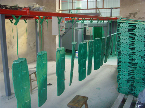 高速公路護(hù)欄波形板W板