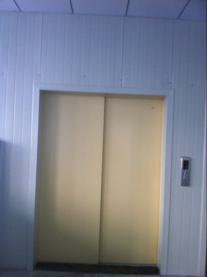 廠家直銷曳引無機房載貨電梯