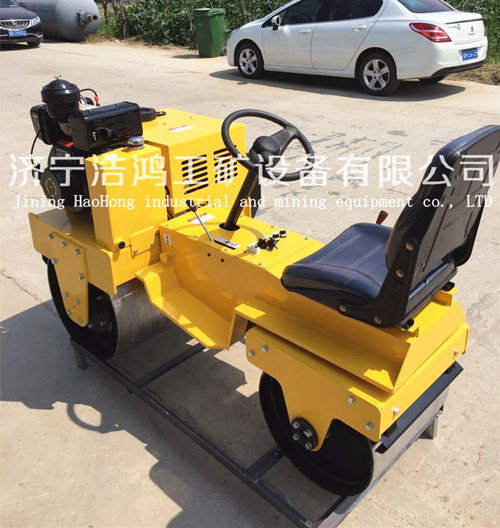 小型震動(dòng)壓土機(jī)回填土軋道機(jī)輪寬70