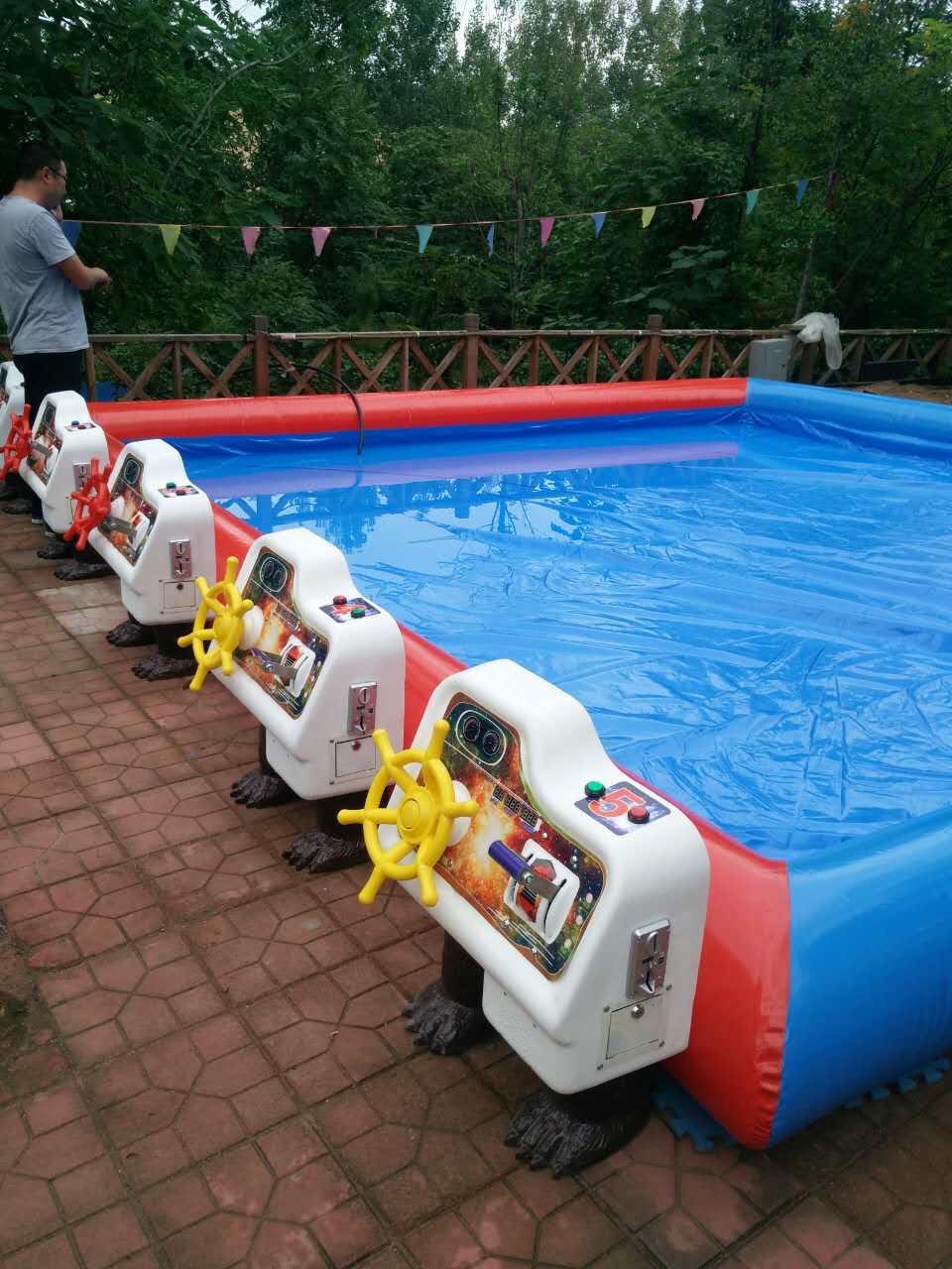 兒童遙控船戶外遙控船方向盤遙控船兒童游樂設(shè)備娛樂項(xiàng)目賺錢設(shè)備