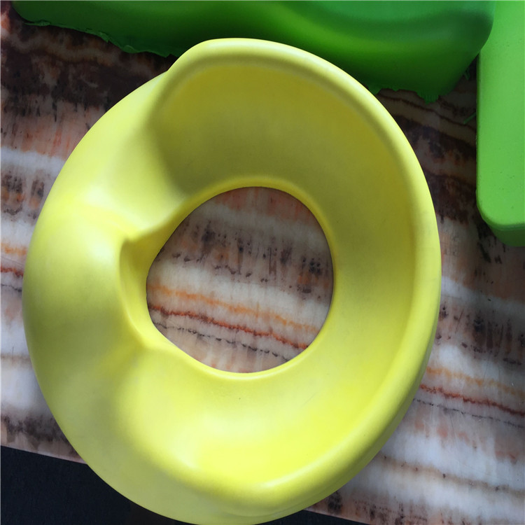 定做pu自結(jié)皮頭枕汽車扶手 一體成型異形聚氨酯發(fā)泡配件 pu自結(jié)皮制品 聚氨酯制品