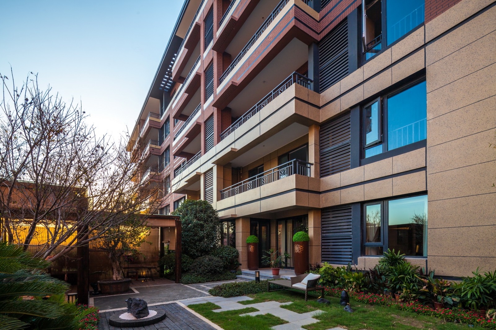 合肥旭輝朗香書苑 合肥旭輝朗香書苑薈萃古今的學(xué)院派