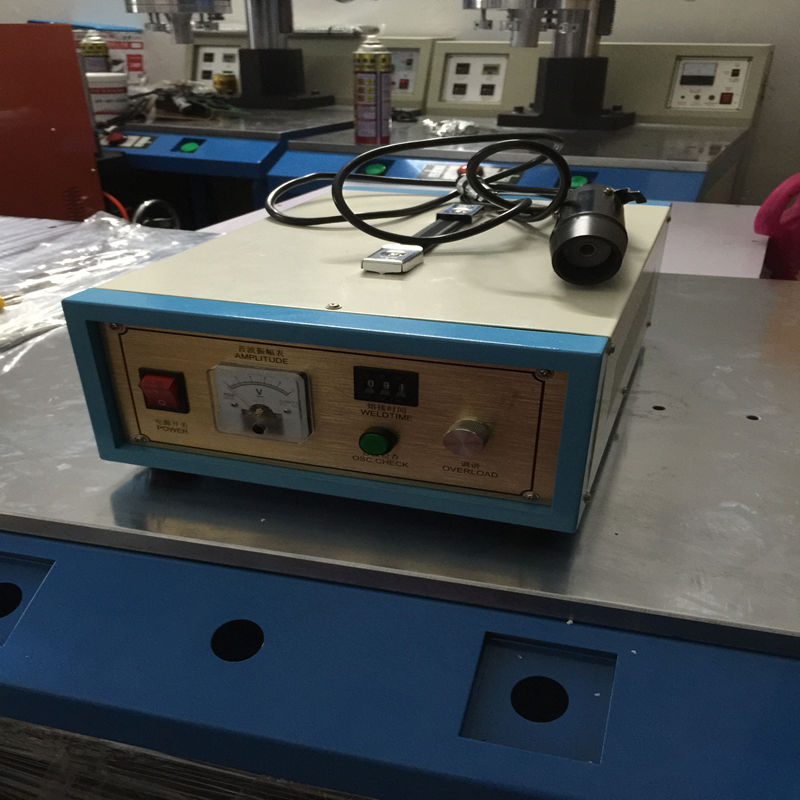 超聲波點(diǎn)焊機(jī)，手提式點(diǎn)焊機(jī)，簡易手提式焊接機(jī)