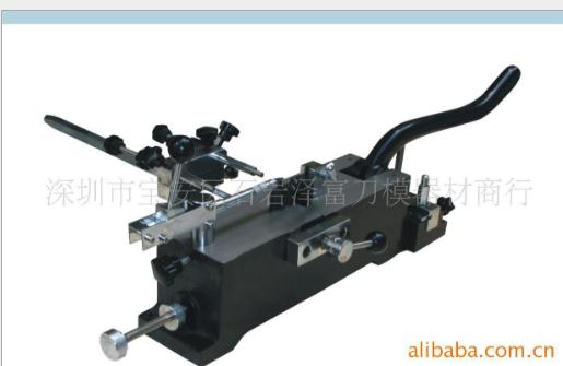 專(zhuān)業(yè)銷(xiāo)售 手動(dòng)刀模加工機(jī)械設(shè)備 彎刀機(jī)價(jià)格實(shí)惠