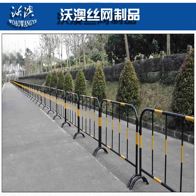 移動鐵馬臨時護(hù)欄 移動鐵馬護(hù)欄