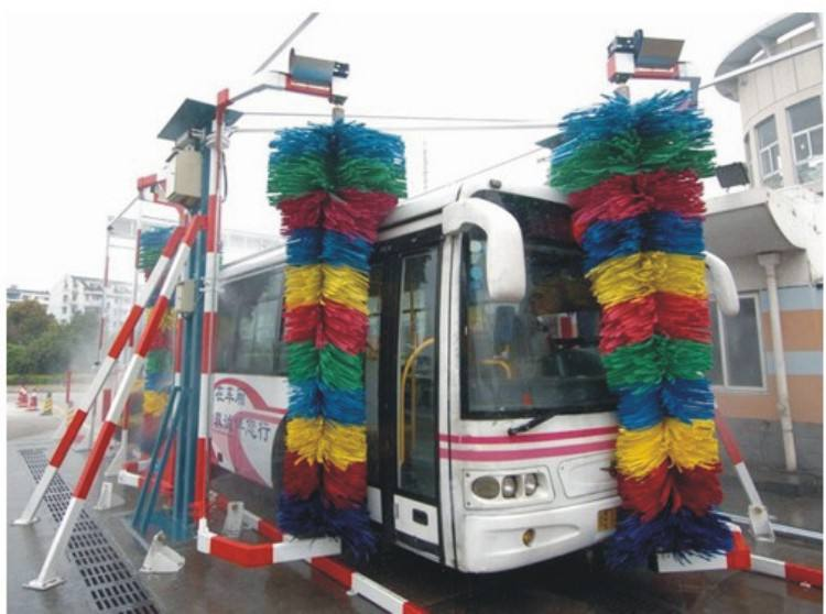 通道式巴士快速洗車機 快速通道公交洗車機 全自動電腦洗車機生產(chǎn)商 供應運輸車洗車機