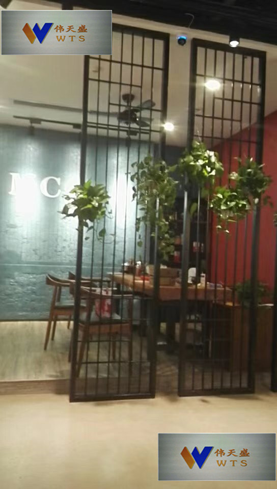 供應(yīng)酒店別墅彩色不銹鋼鏤空屏風(fēng)偉天盛專業(yè)定制 供應(yīng)上海酒店玫瑰金拉絲屏風(fēng)