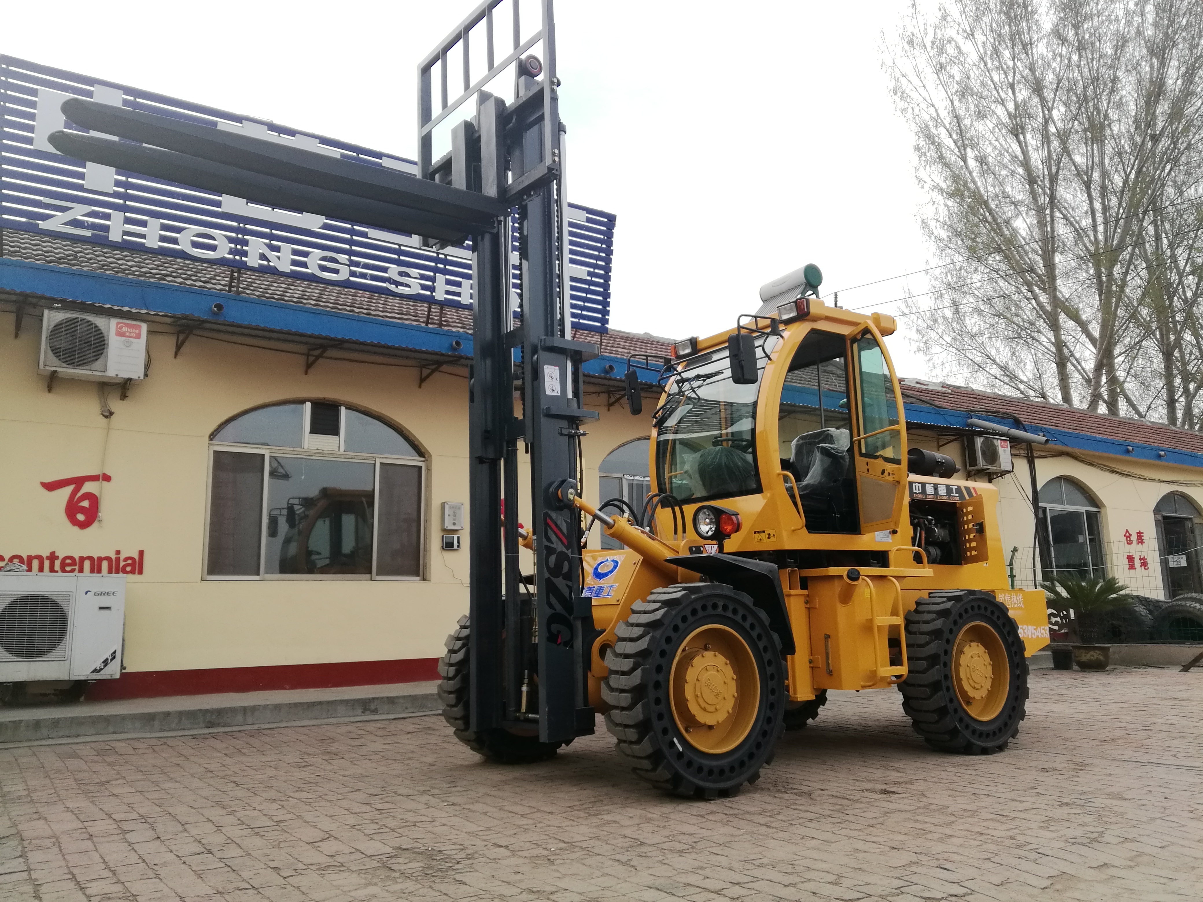 火熱促銷越野叉車 泥濘路高底盤四驅(qū)越野叉車#