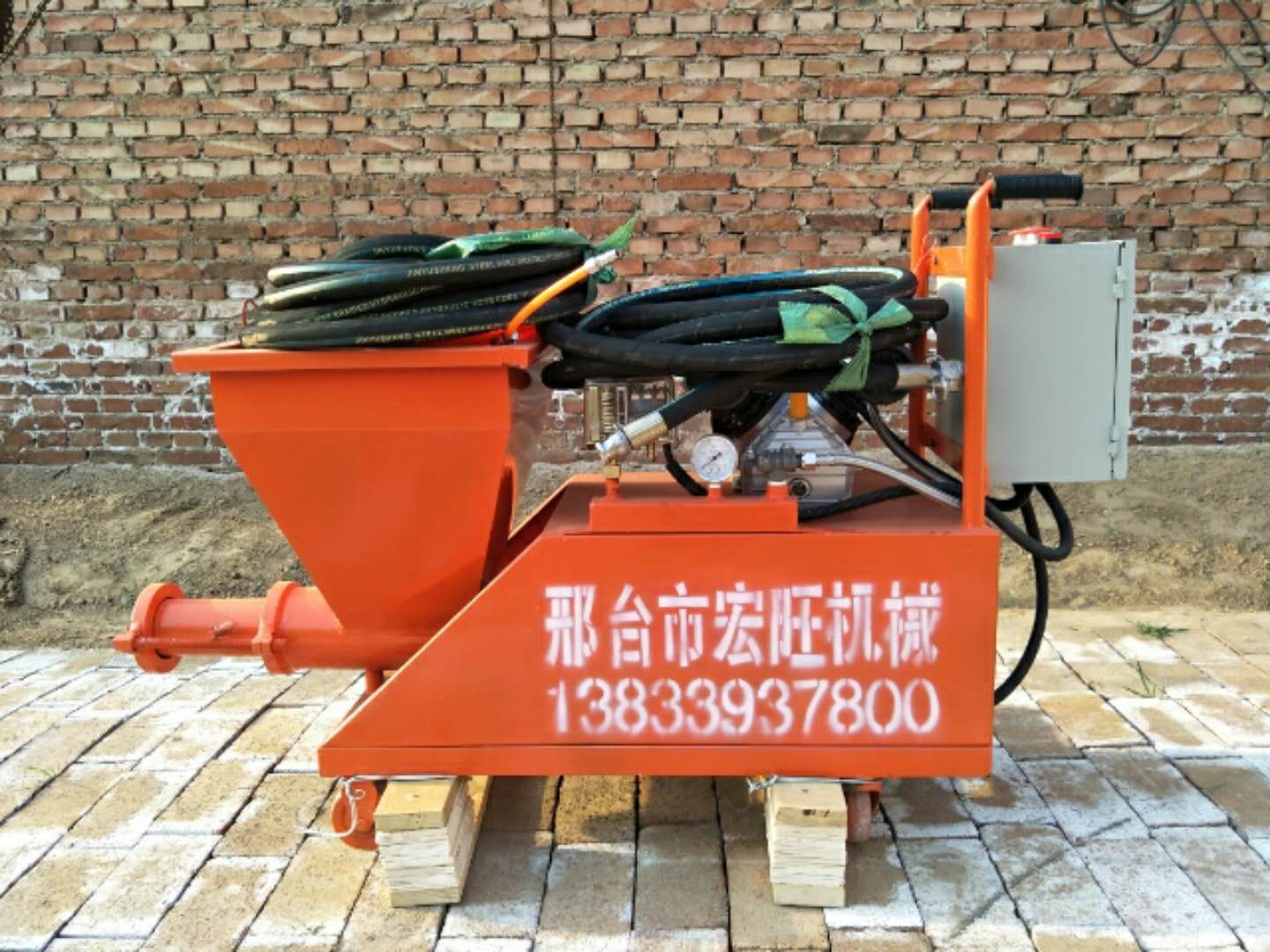 供應新款快速膩子真石漆噴涂機實用技
