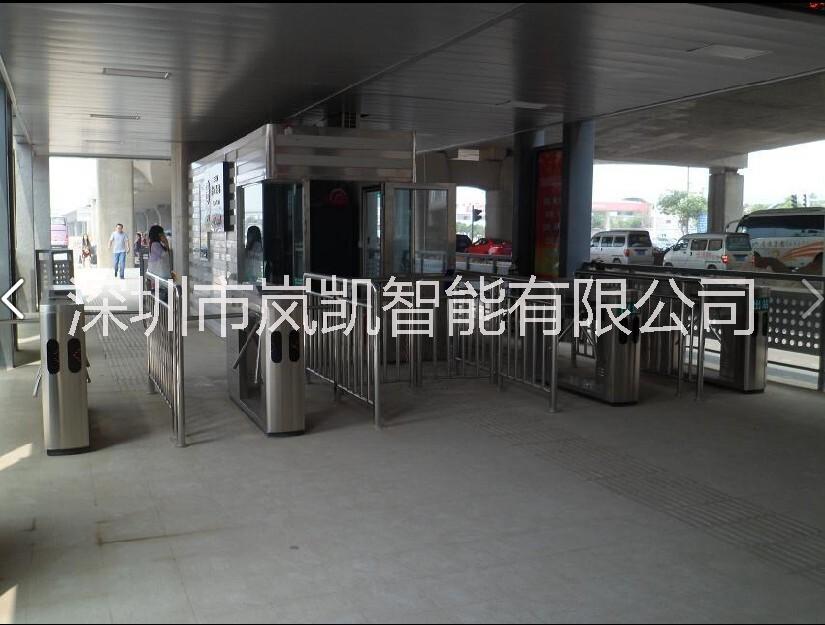 供應(yīng)鄭州快速公交三輥閘 雙機芯三輥閘案例  三輥閘 通道閘機 閘機 出入口機 人行通道閘系統(tǒng)