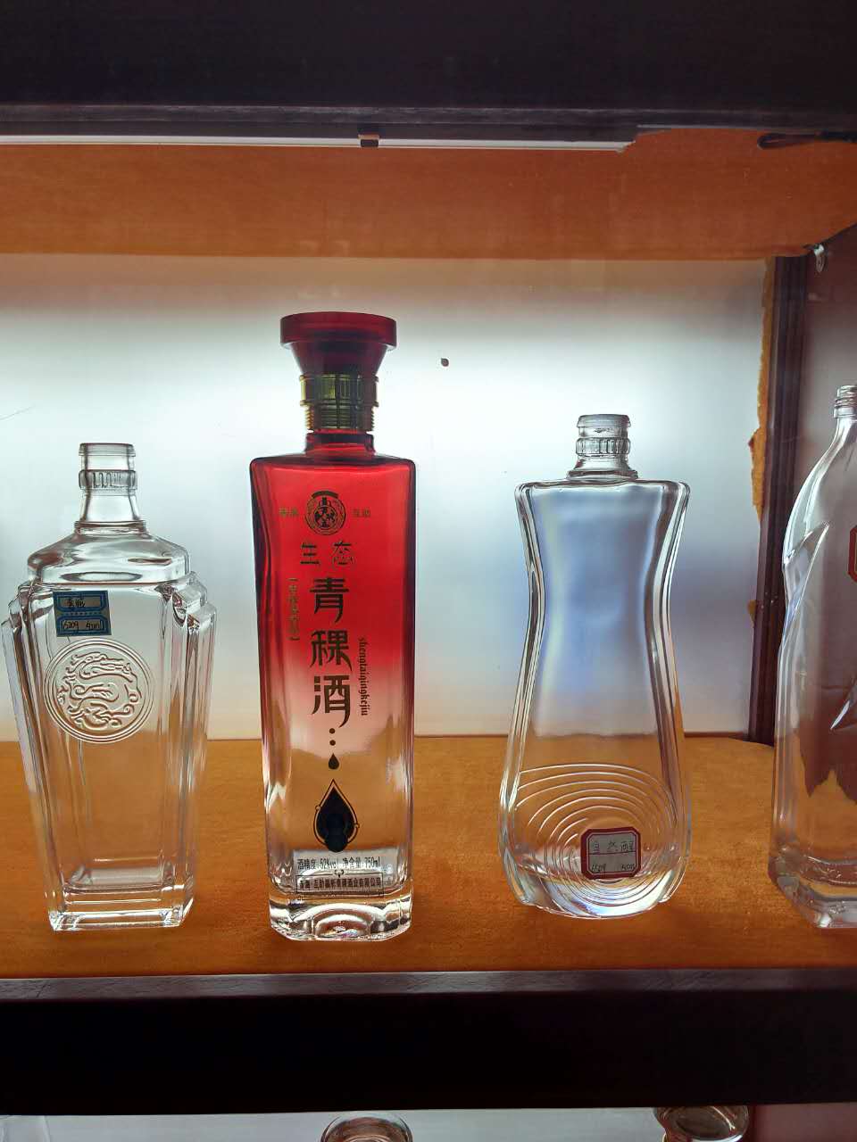 徐州葡萄酒洋酒瓶 玻璃酒瓶 陶瓷酒瓶 白酒瓶生產(chǎn)廠家 被塞酒瓶