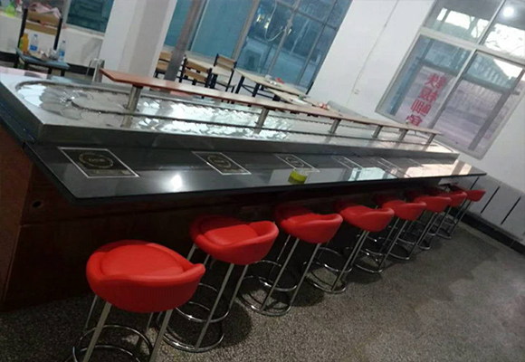 旋轉(zhuǎn)火鍋旋轉(zhuǎn)壽司設(shè)備串串香設(shè)備廠家