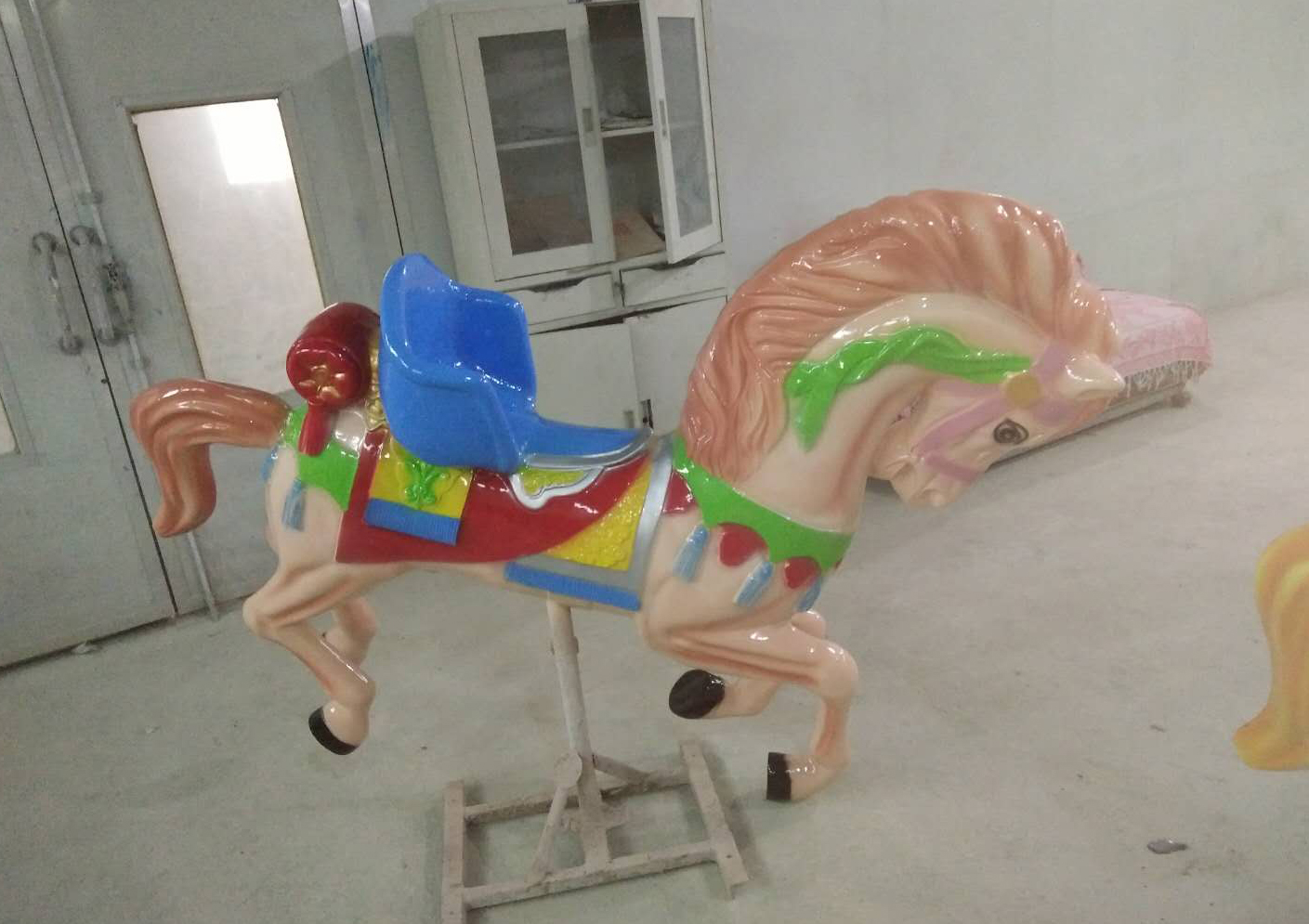 游樂(lè)設(shè)備軌道馬車廠家軌道馬車價(jià)格軌道馬車圖片