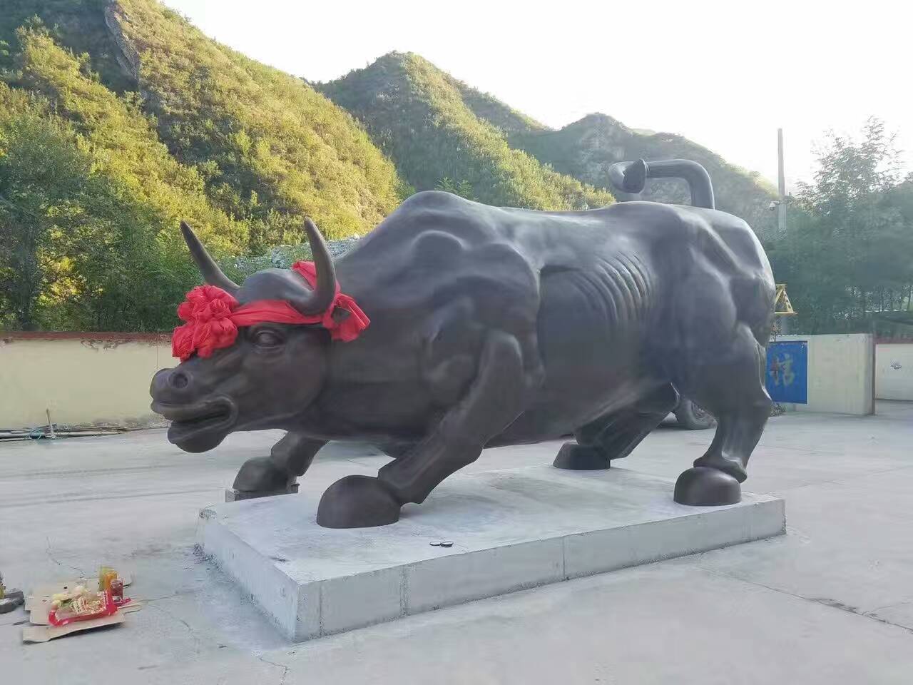 動(dòng)物雕塑 開(kāi)荒牛雕塑 銅雕開(kāi)荒牛 鑄銅開(kāi)荒牛 銅雕華爾街牛 奮進(jìn)牛雕塑 銅雕恒林雕塑廠