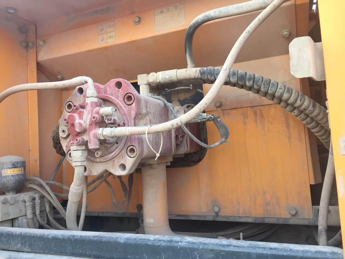 供應出售現(xiàn)代二手挖掘機 出售現(xiàn)代R335-9T挖掘機