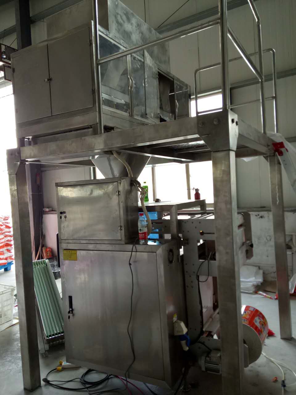 全自動(dòng)包裝機(jī)稱重包裝機(jī)