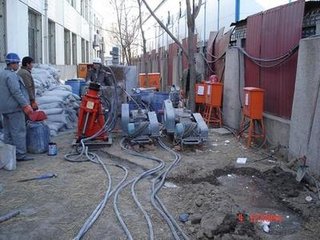 廈門基礎(chǔ)下沉灌漿馬路非開挖頂管拉管