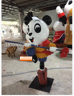 定制玻璃鋼動(dòng)物雕塑，功夫熊貓動(dòng)物雕塑廠家，  玻璃鋼功夫熊貓動(dòng)物雕塑