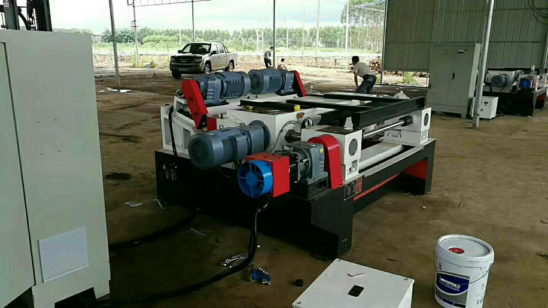 有卡旋切機(jī)售價(jià)廠家*銷售  無卡旋切機(jī)  剝皮機(jī)   刨板機(jī)  磨刀機(jī)   木工機(jī)械