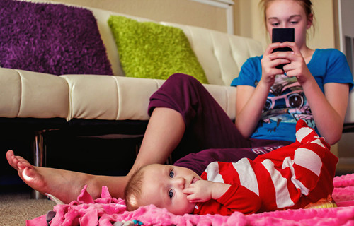 為何“職業(yè)保姆”難求？