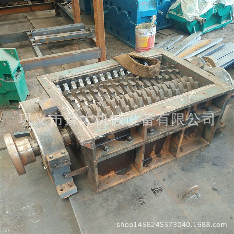 豫太1000雙軸金屬撕碎機(jī)汽車輪胎撕碎機(jī)大型金屬撕碎機(jī)廠家