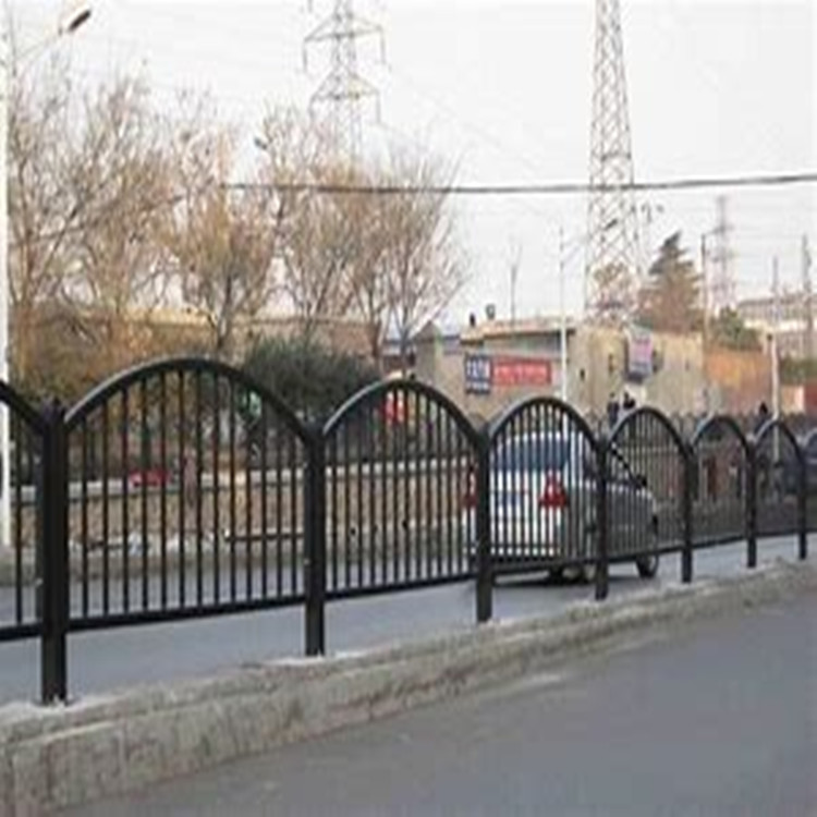 市政護(hù)欄   市政隔離安全防護(hù)欄    道路防護(hù)欄