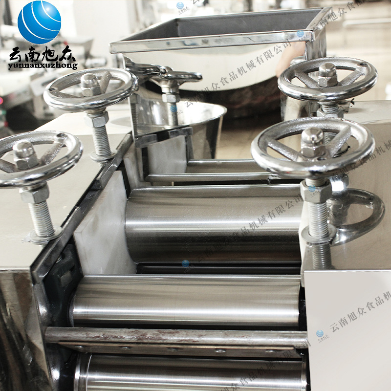 云南旭眾牌仿手工餃子機(jī) 做餃子的機(jī)器 廠(chǎng)家直銷(xiāo)的餃子機(jī)