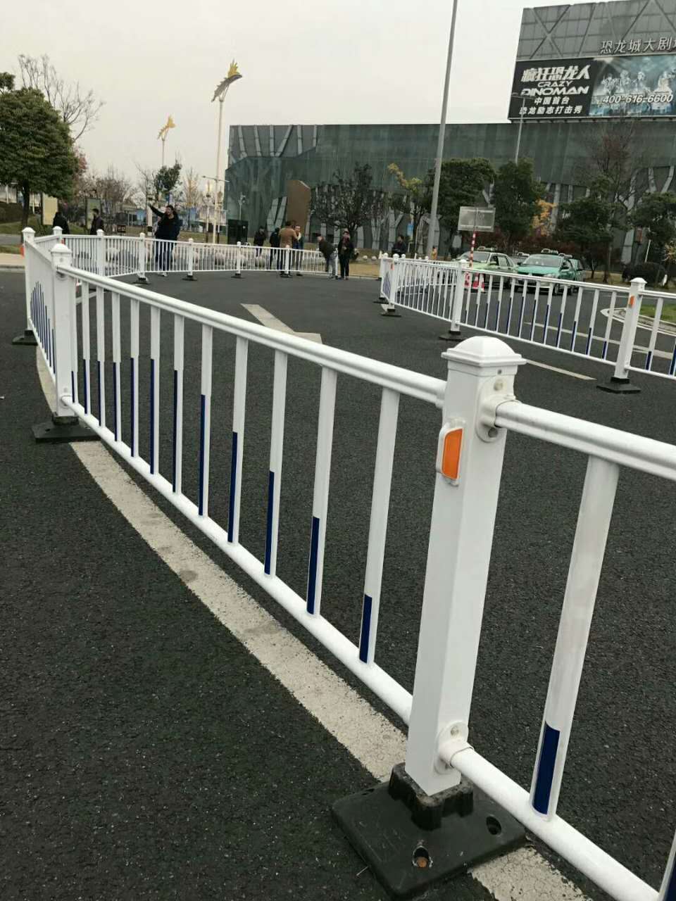 供應(yīng)公路護(hù)欄 廠家直銷(xiāo)公路護(hù)欄 廠家直銷(xiāo)公路護(hù)欄、市政隔離欄