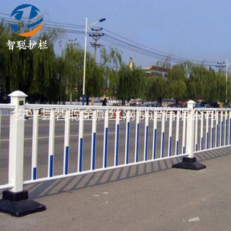 廠(chǎng)家供應(yīng)市政護(hù)欄 城市交通隔離柵欄 鍍鋅防銹道路隔離護(hù)欄