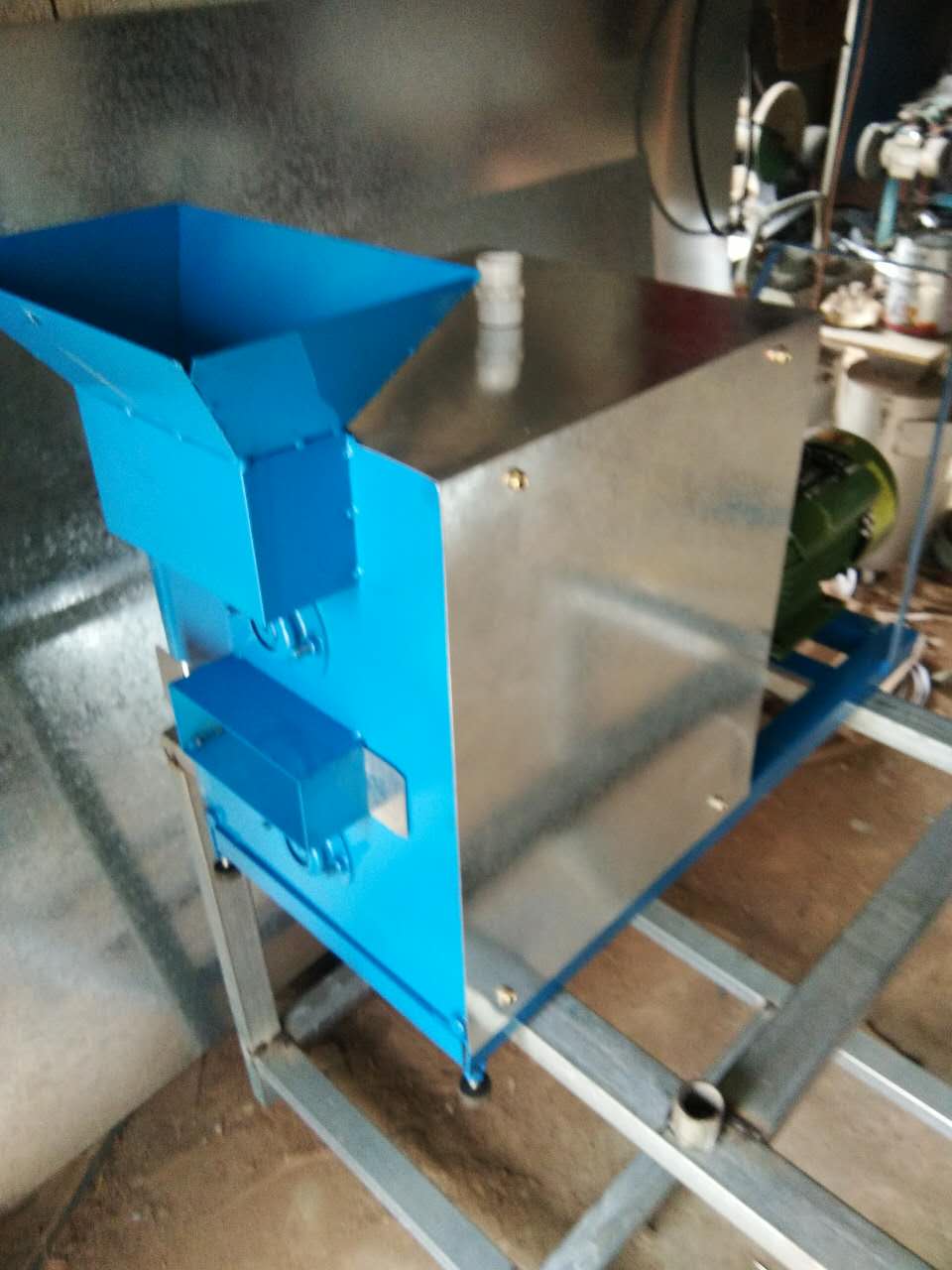 田螺剪尾機(jī)型號(hào)  田螺剪尾機(jī)價(jià)格  田螺剪尾機(jī)廠家