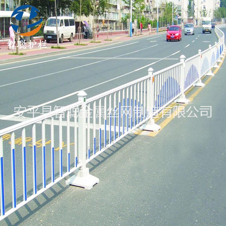 廠(chǎng)家供應(yīng)市政護(hù)欄 城市交通隔離柵欄 鍍鋅防銹道路隔離護(hù)欄