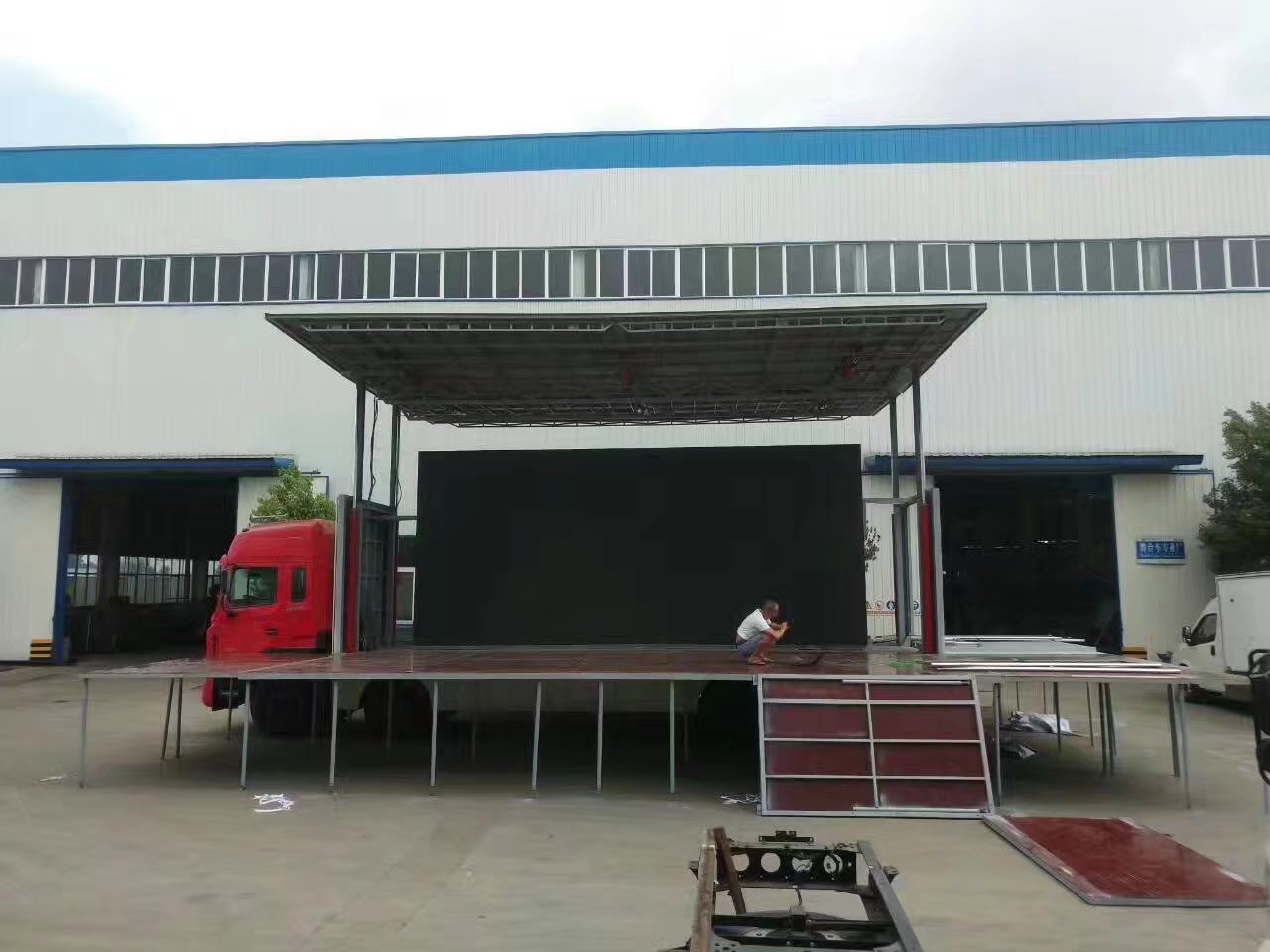 大型流動(dòng)舞臺(tái)車|商品展示車|大型 大型劇團(tuán)演出車|商品展示車