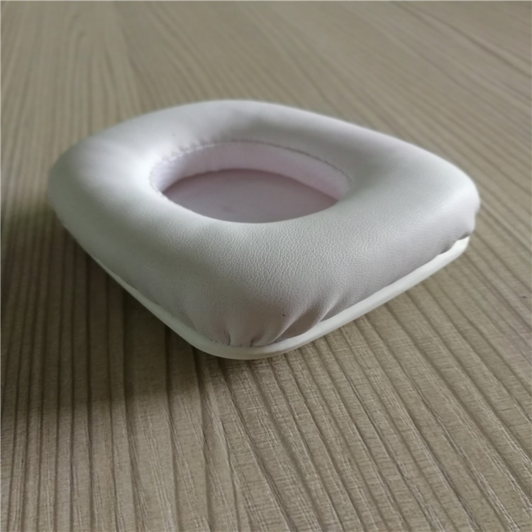 專業(yè)訂做頭戴式魔聲耳機記憶海綿蛋白皮耳套價格/蛋白質(zhì)耳機套生產(chǎn)廠家