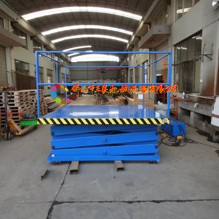 供應(yīng)9米移動(dòng)式升降平臺升降機(jī)／升降機(jī)／升降貨梯／升降臺佛山三良機(jī)械