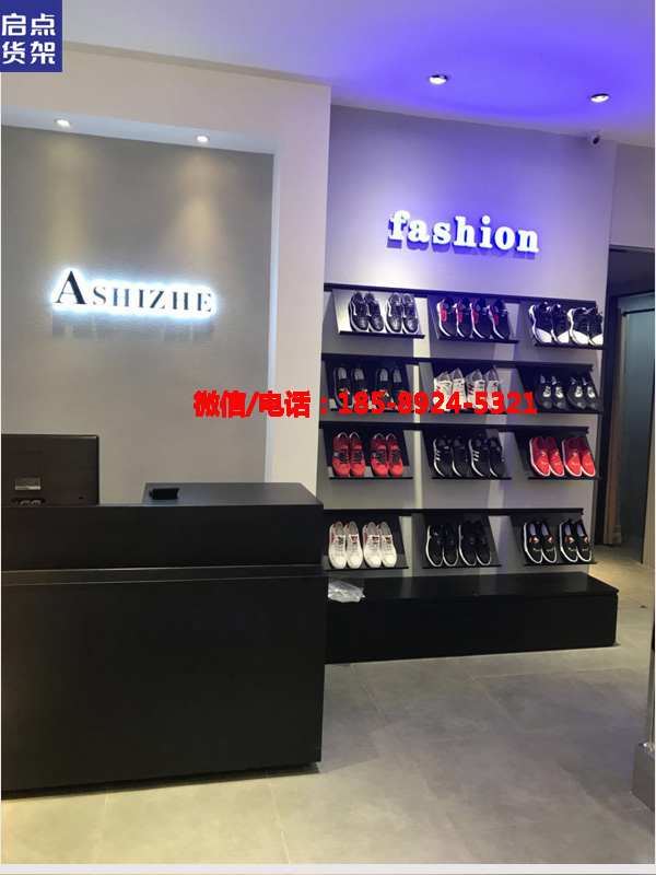 品牌打造要抓住年輕人眼球，服裝店鋪貨架 新款男裝貨架