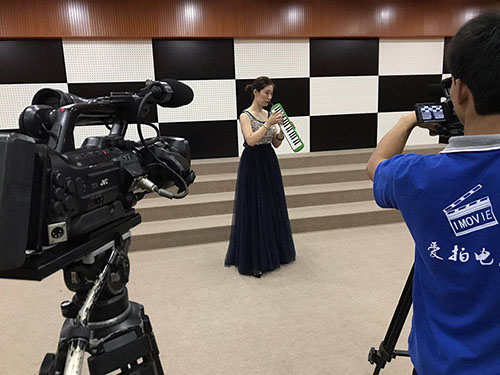 供應(yīng)東莞攝影師帶相機(jī)承接相片拍攝