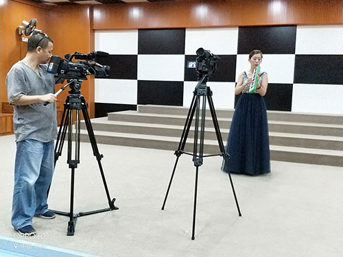 供應(yīng)東莞攝影師帶相機(jī)承接相片拍攝