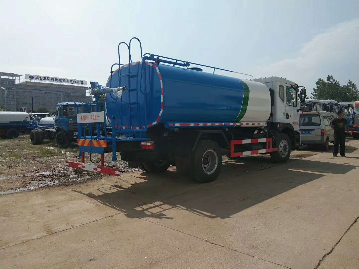 供應(yīng)13方D9灑水車廠家_湖北13方D9灑水車批發(fā)_湖北13方D9灑水車報價