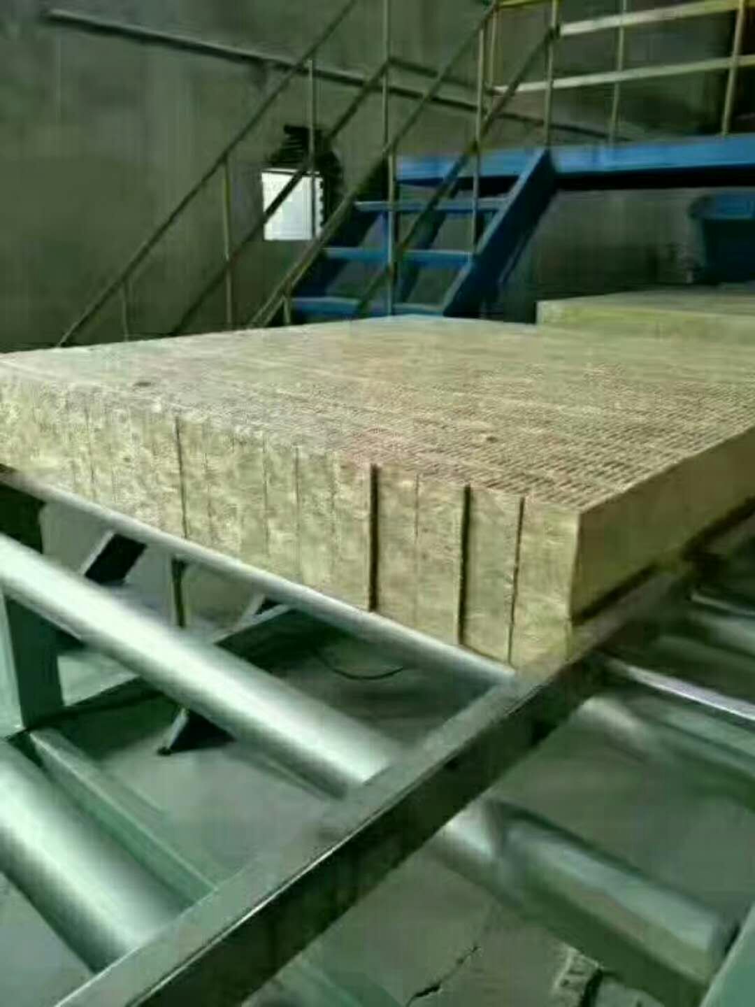 外墻巖棉板    憎水巖棉板   防火保溫巖棉板廠家?guī)r棉制品