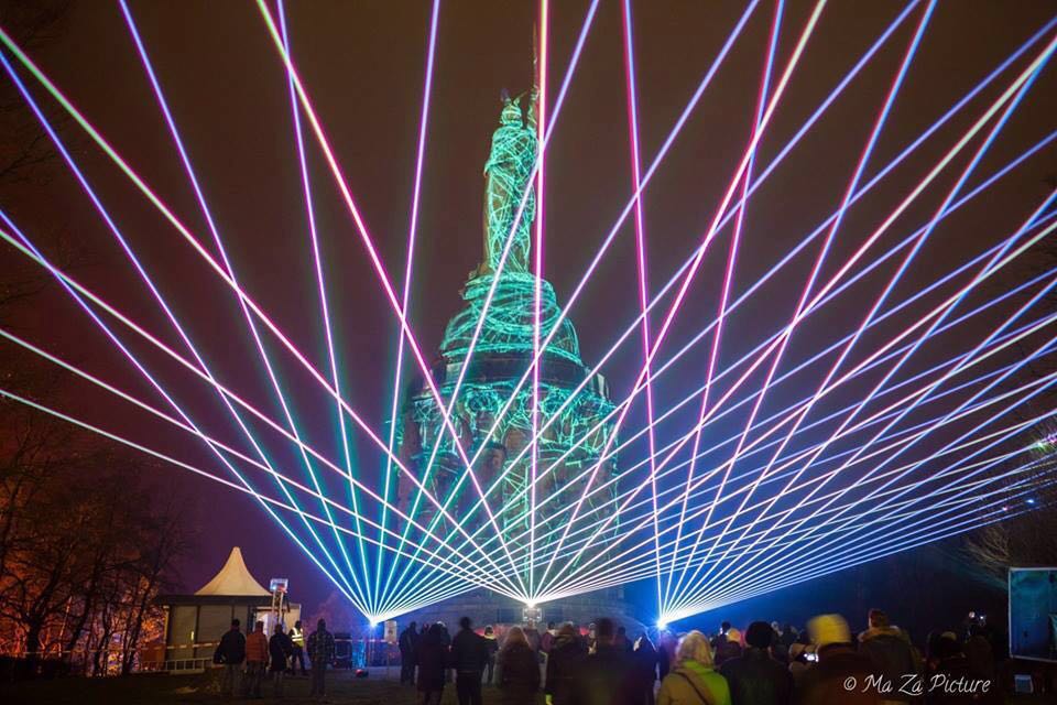 搖頭光束激光燈_廣東搖頭光束激供應(yīng)商_廣東搖頭光束激廠家_廣東搖頭光束激光燈廠家 搖頭光束激光燈供應(yīng)