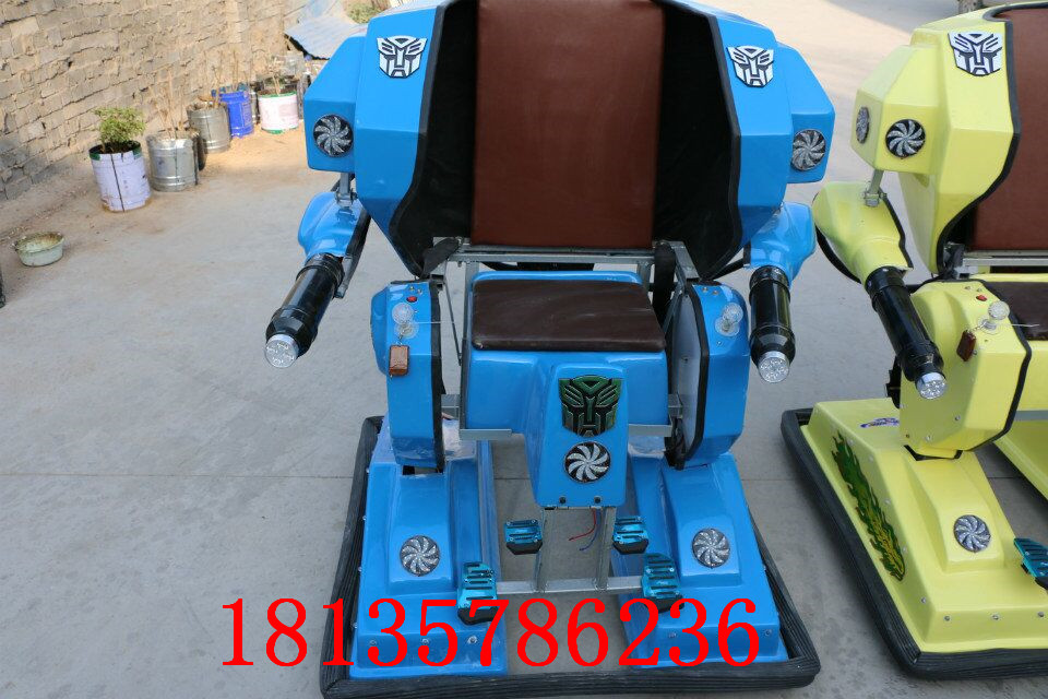 廠家直銷2018新款站立行走機(jī)器人碰碰車廣場(chǎng)游樂玩具設(shè)備電動(dòng)電瓶