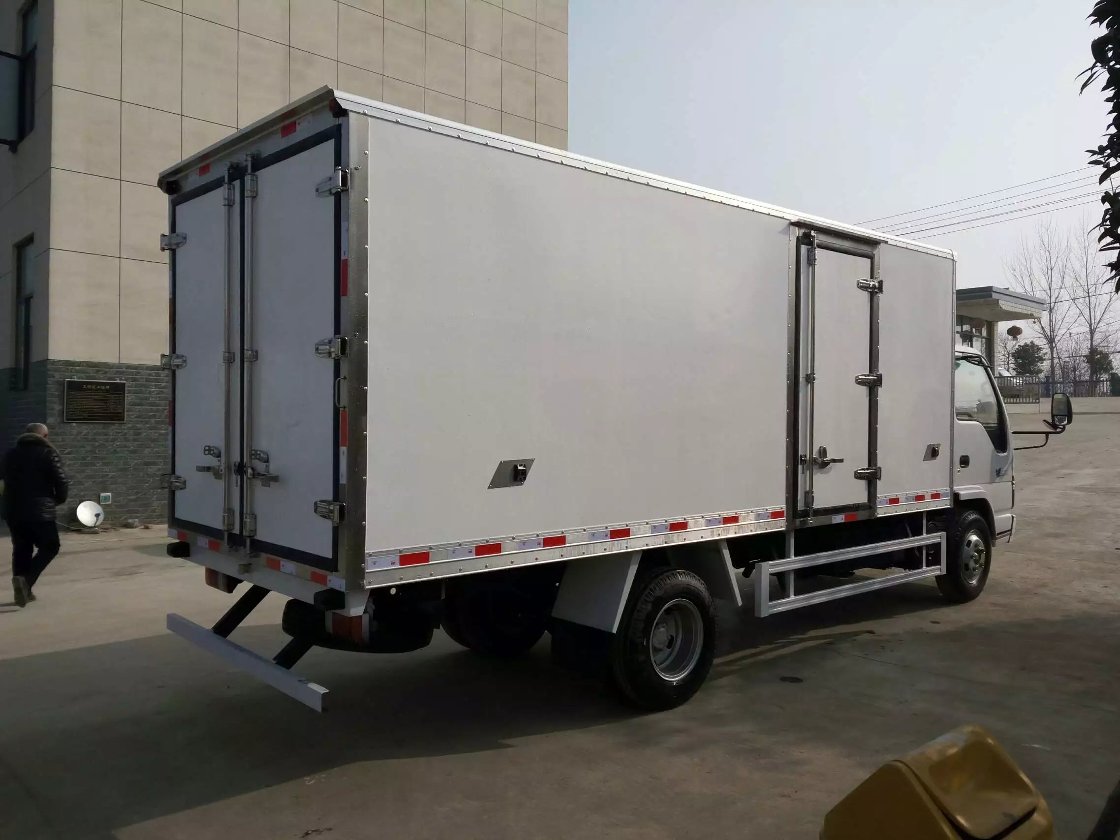 供應(yīng)五十鈴單排冷藏車廠家價格食品冷鏈