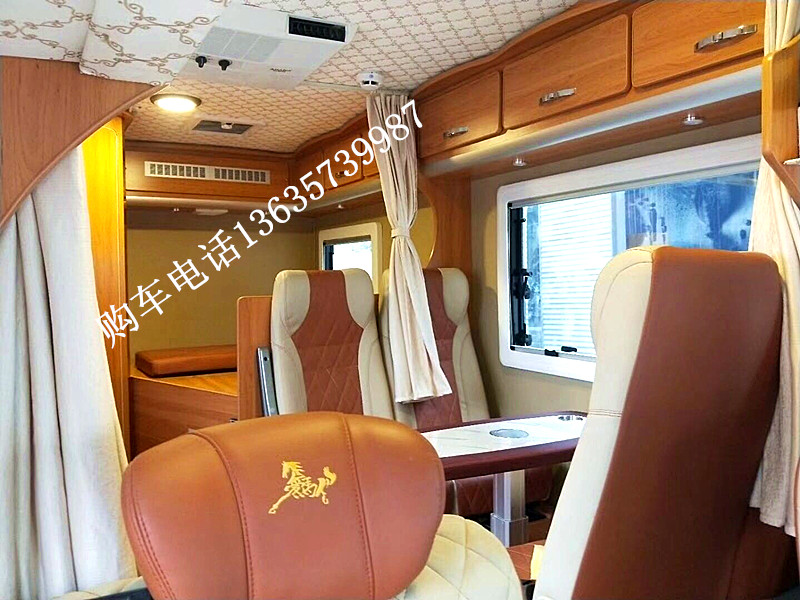 上汽大通C型房車旅居車自行走房車