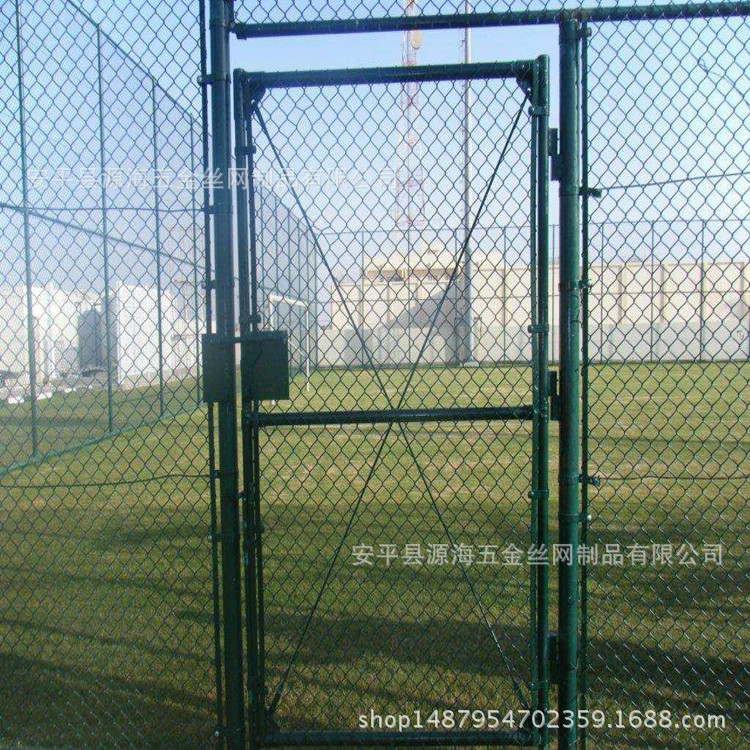 籃球場框架勾花網(wǎng)圍欄 體育場圍欄 勾花網(wǎng) 運(yùn)動場圍欄 實(shí)體廠家